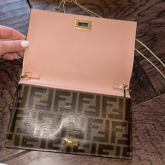 Authentic Gorgeous Timeless Fendi Peekaboo Crossbody Wallet on Chain - Picture 4 of 9